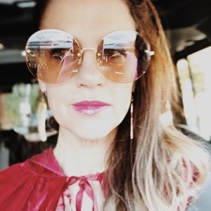 Meet your Posher, Suzanne